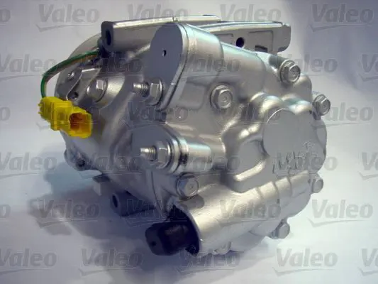 Handler.Part Compressor, air conditioning Valeo 813663 1