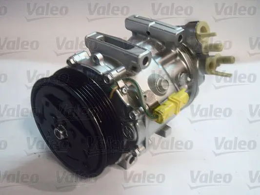 Handler.Part Compressor, air conditioning Valeo 813712 1